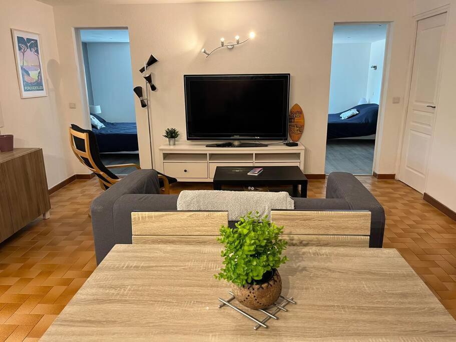 Bas De Villa 70M2 Independant Avec Espace Jacuzzi Prive Le Lavandou Extérieur photo
