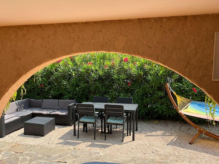 Bas De Villa 70M2 Independant Avec Espace Jacuzzi Prive Le Lavandou Extérieur photo